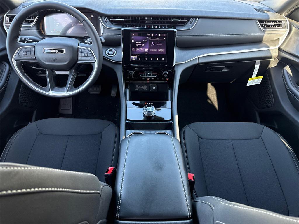 new 2025 Jeep Grand Cherokee car, priced at $39,175