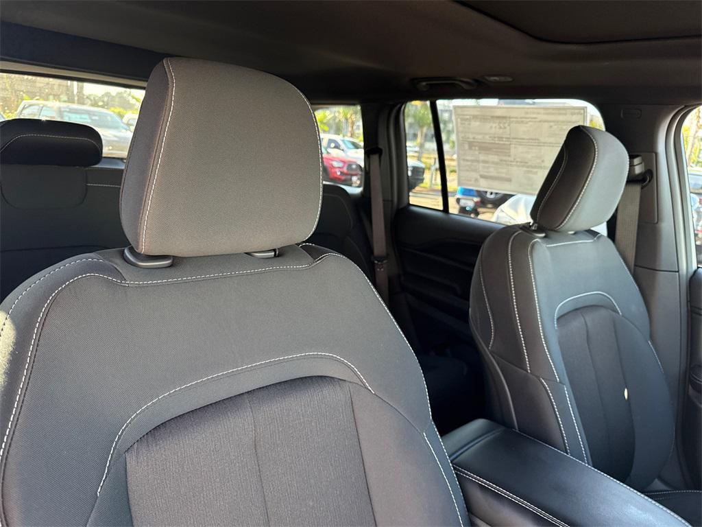 new 2025 Jeep Grand Cherokee car, priced at $39,175