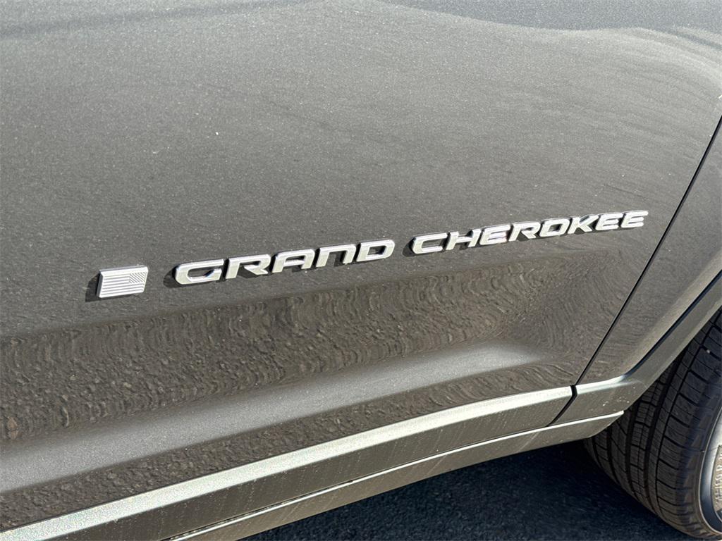 new 2025 Jeep Grand Cherokee car, priced at $39,175