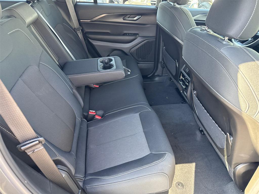 new 2025 Jeep Grand Cherokee car, priced at $39,175