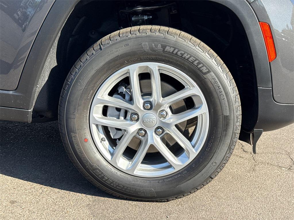 new 2025 Jeep Grand Cherokee car, priced at $39,175