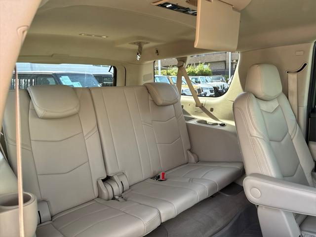 used 2020 Cadillac Escalade ESV car, priced at $35,888