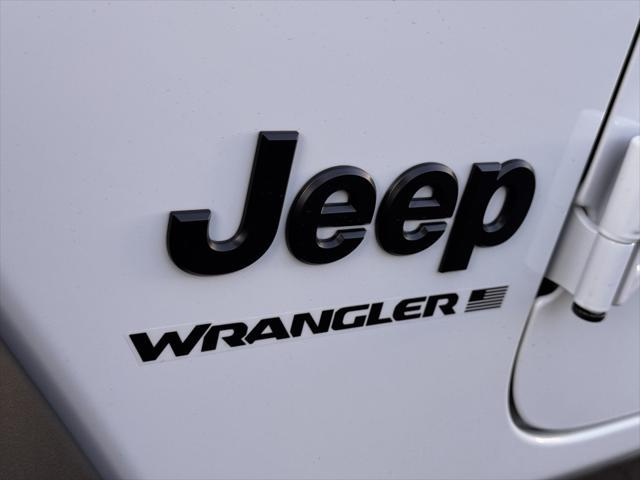 new 2025 Jeep Wrangler car, priced at $39,925