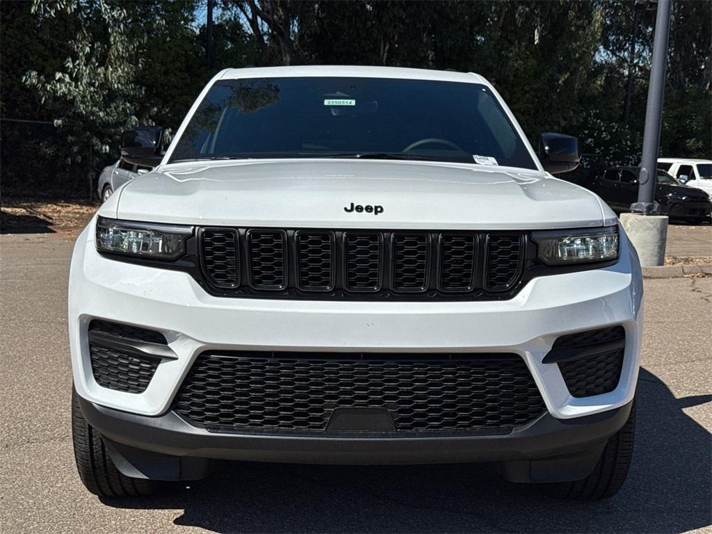 new 2025 Jeep Grand Cherokee car, priced at $44,175