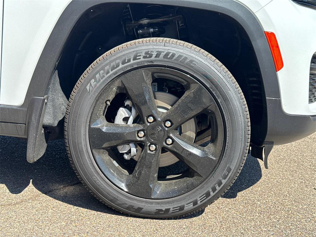 new 2025 Jeep Grand Cherokee car, priced at $44,175