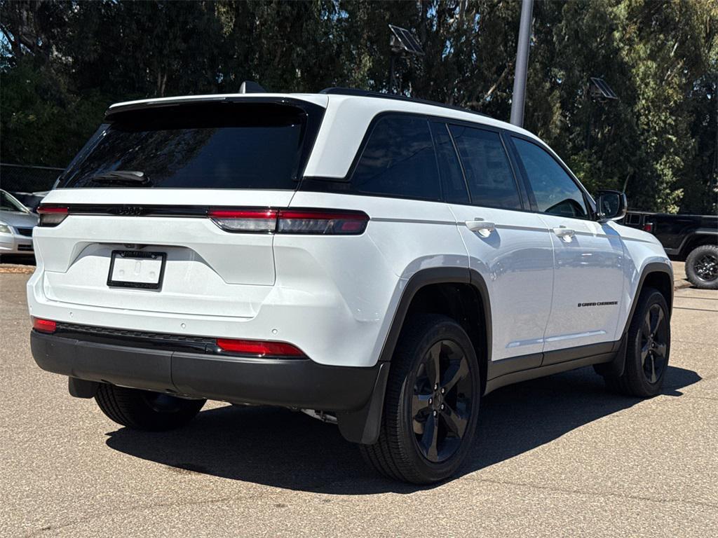 new 2025 Jeep Grand Cherokee car, priced at $44,175