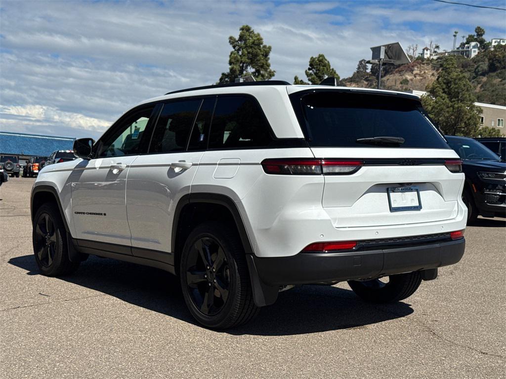 new 2025 Jeep Grand Cherokee car, priced at $44,175