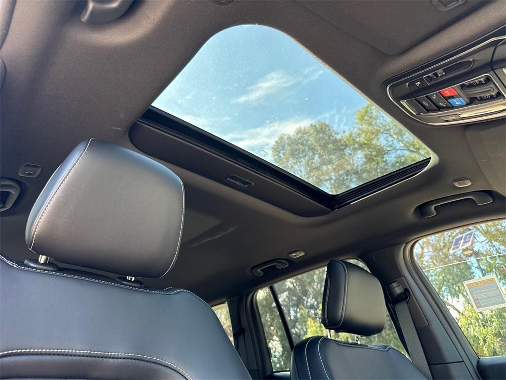 new 2025 Jeep Grand Cherokee car, priced at $44,175