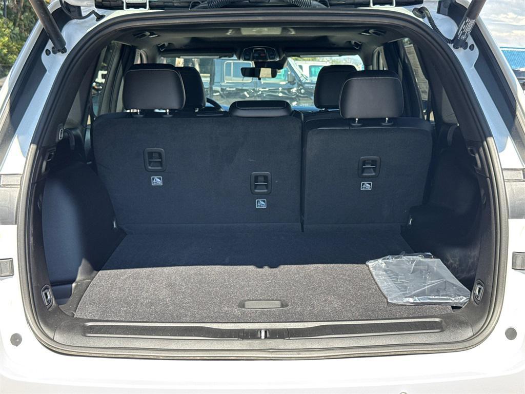 new 2025 Jeep Grand Cherokee car, priced at $44,175