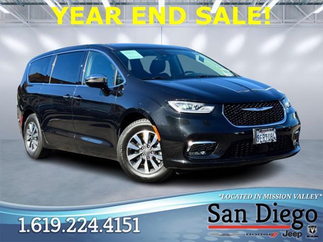 used 2023 Chrysler Pacifica Hybrid car, priced at $30,888