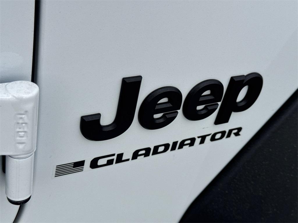 new 2025 Jeep Gladiator car, priced at $41,725