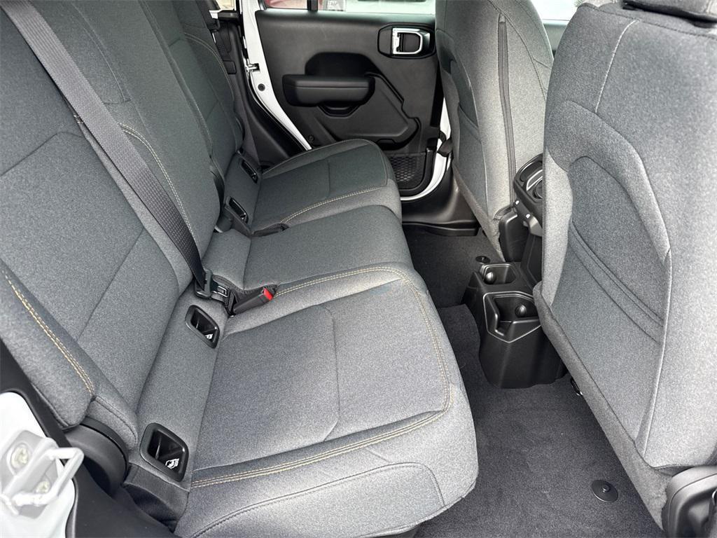 new 2025 Jeep Gladiator car, priced at $41,725