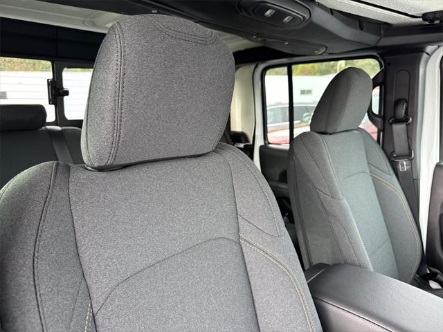 new 2025 Jeep Gladiator car, priced at $42,048