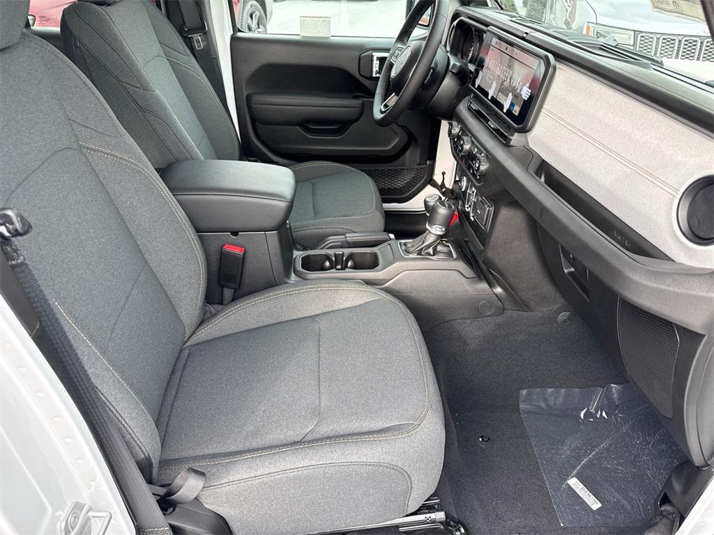 new 2025 Jeep Gladiator car, priced at $41,725