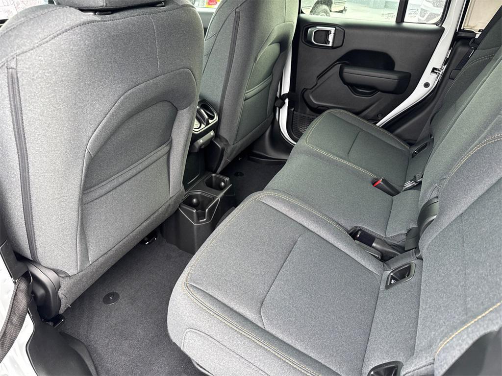 new 2025 Jeep Gladiator car, priced at $41,725