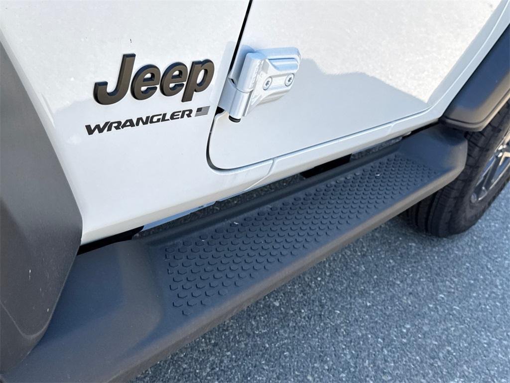new 2025 Jeep Wrangler car, priced at $39,730