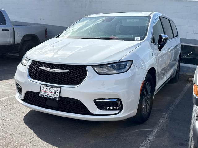 used 2023 Chrysler Pacifica Hybrid car, priced at $32,777