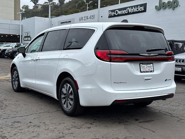new 2025 Chrysler Pacifica Hybrid car, priced at $40,825