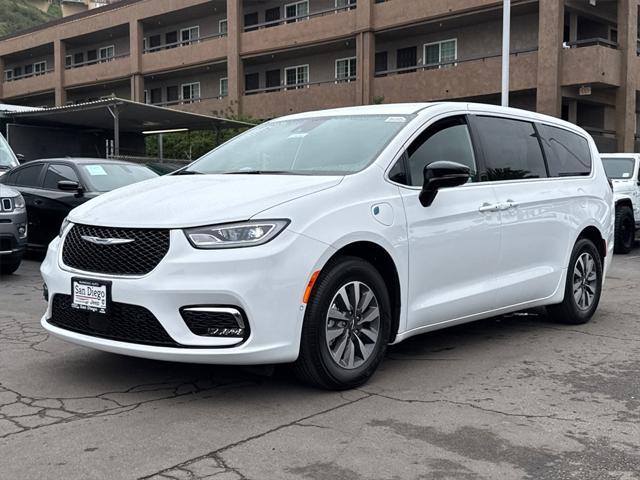 new 2025 Chrysler Pacifica Hybrid car, priced at $40,825