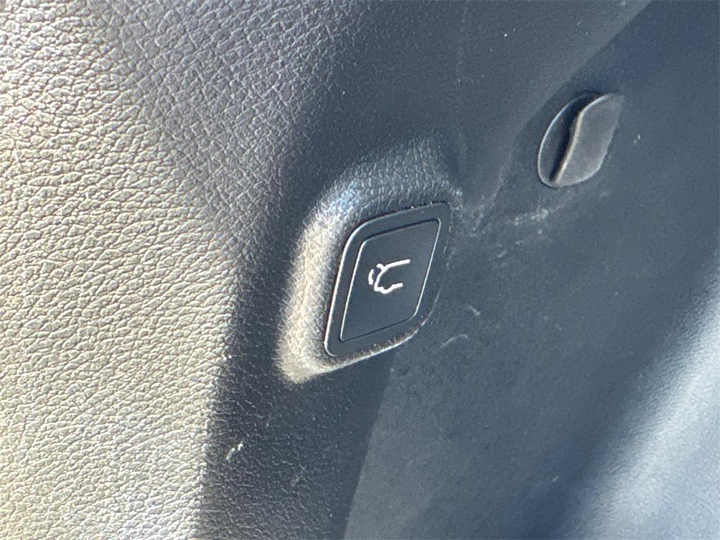used 2020 Jeep Cherokee car, priced at $18,777