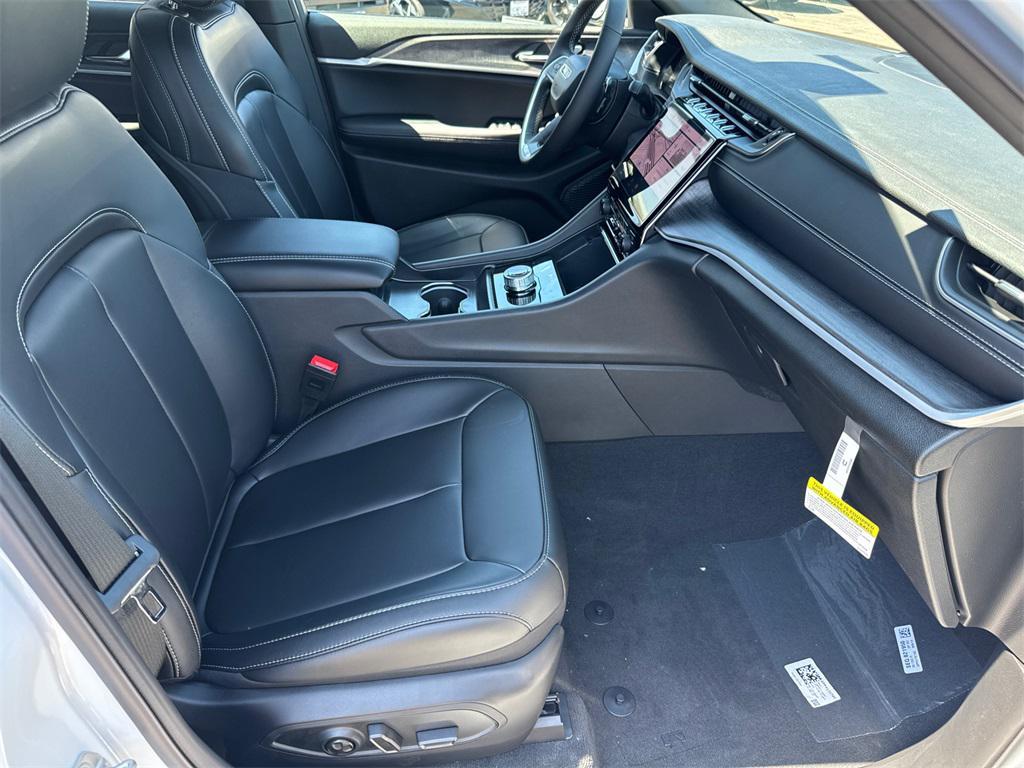 new 2025 Jeep Grand Cherokee L car, priced at $48,925