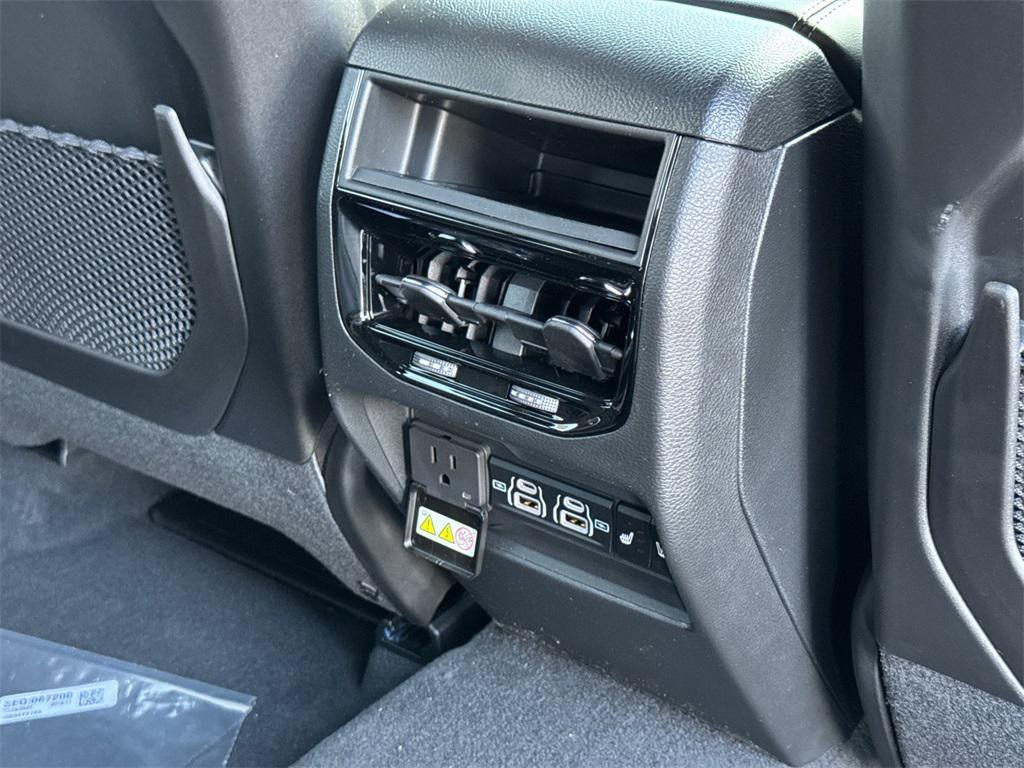 new 2025 Jeep Grand Cherokee car, priced at $45,295