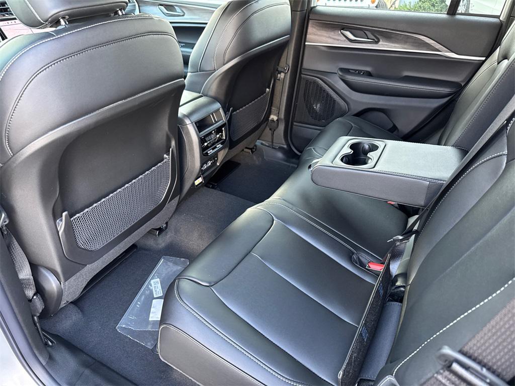 new 2025 Jeep Grand Cherokee car, priced at $45,295