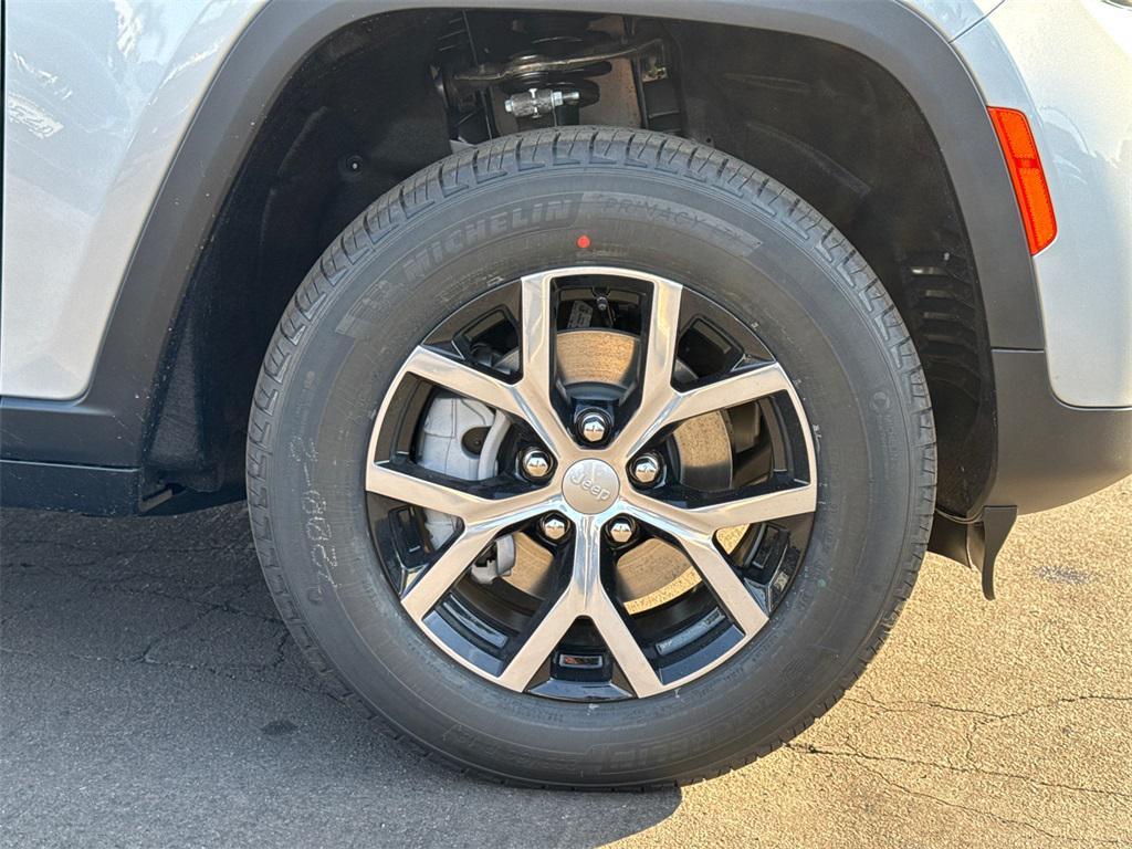 new 2025 Jeep Grand Cherokee car, priced at $45,295