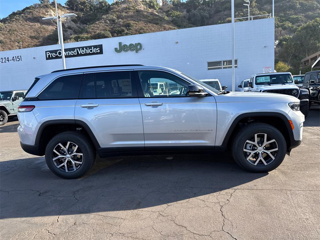 new 2025 Jeep Grand Cherokee car, priced at $45,295