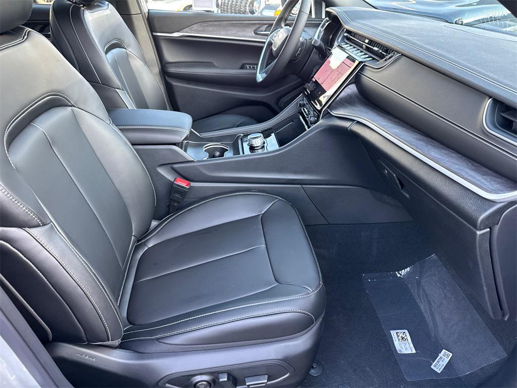 new 2025 Jeep Grand Cherokee car, priced at $45,295