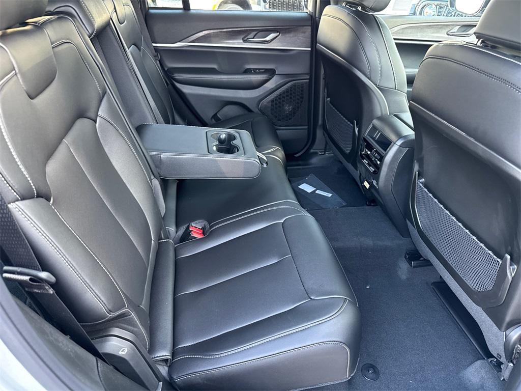 new 2025 Jeep Grand Cherokee car, priced at $45,295