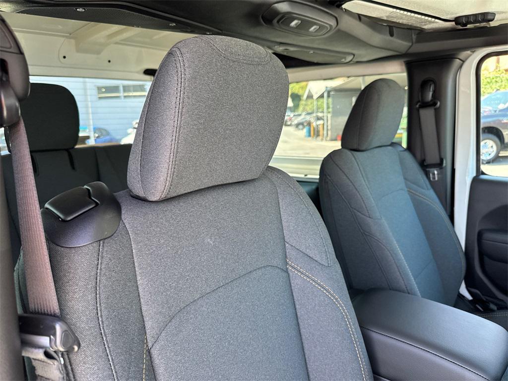 new 2025 Jeep Wrangler car, priced at $38,725