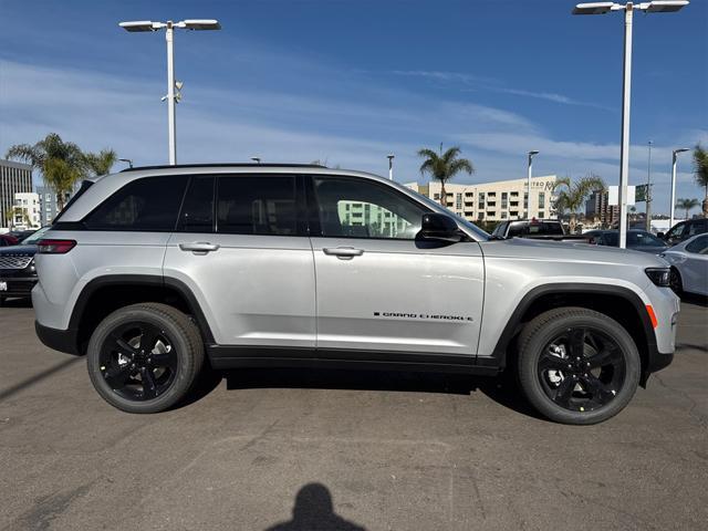 new 2025 Jeep Grand Cherokee car, priced at $43,925