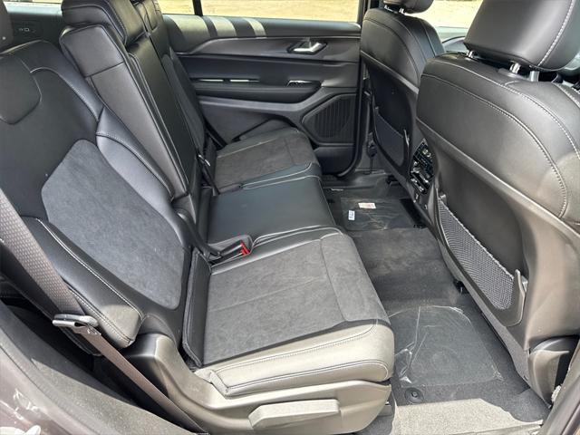 new 2025 Jeep Grand Cherokee L car, priced at $44,725