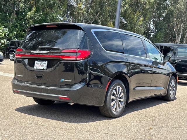 new 2025 Chrysler Pacifica Hybrid car, priced at $40,925