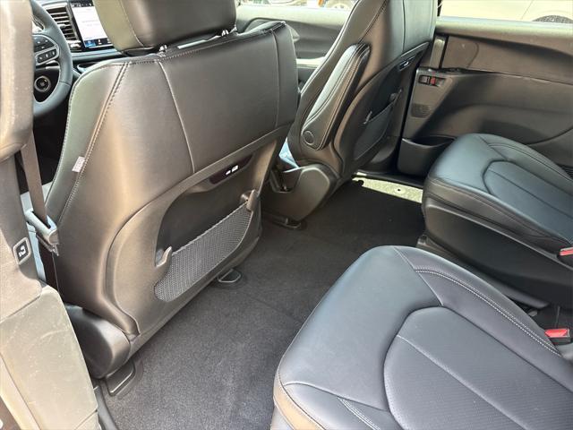new 2025 Chrysler Pacifica Hybrid car, priced at $40,925