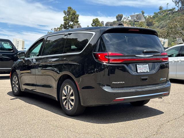 new 2025 Chrysler Pacifica Hybrid car, priced at $40,925