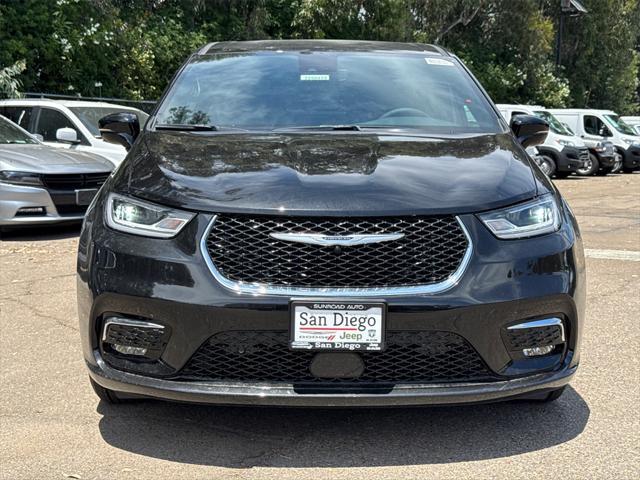 new 2025 Chrysler Pacifica Hybrid car, priced at $40,925