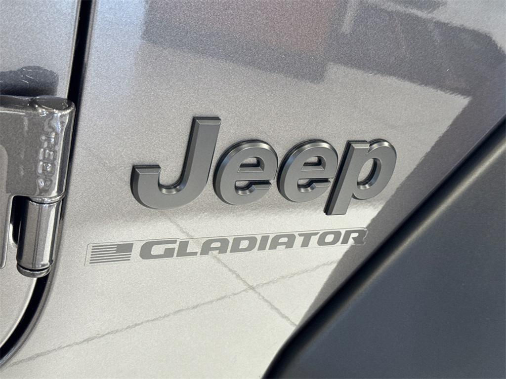 new 2025 Jeep Gladiator car, priced at $43,175