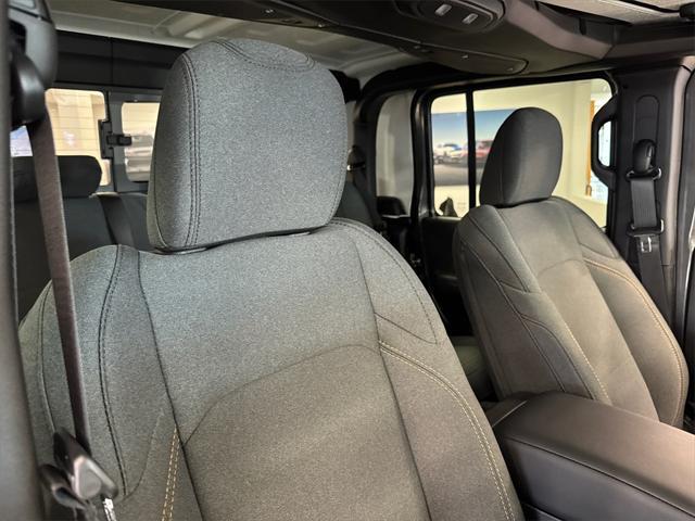 new 2025 Jeep Gladiator car, priced at $41,925