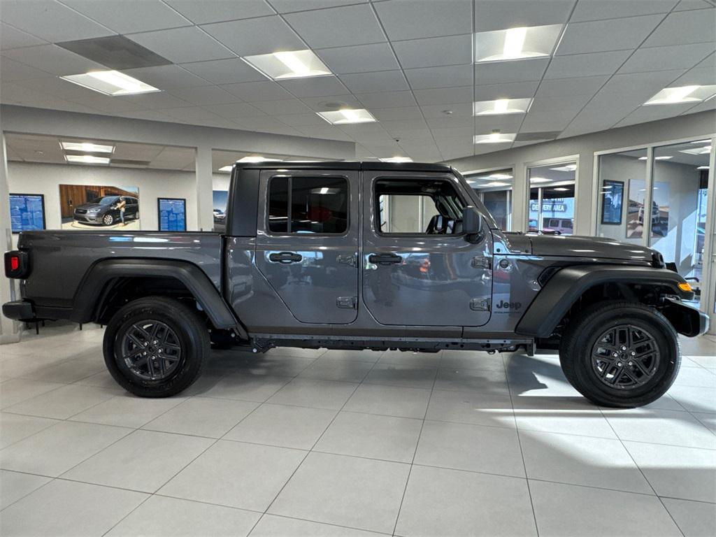new 2025 Jeep Gladiator car, priced at $43,175