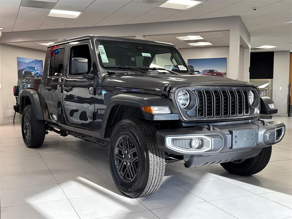 new 2025 Jeep Gladiator car, priced at $43,175