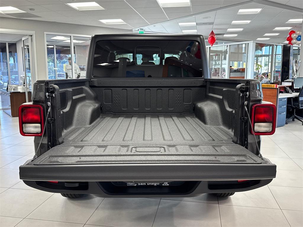 new 2025 Jeep Gladiator car, priced at $43,175