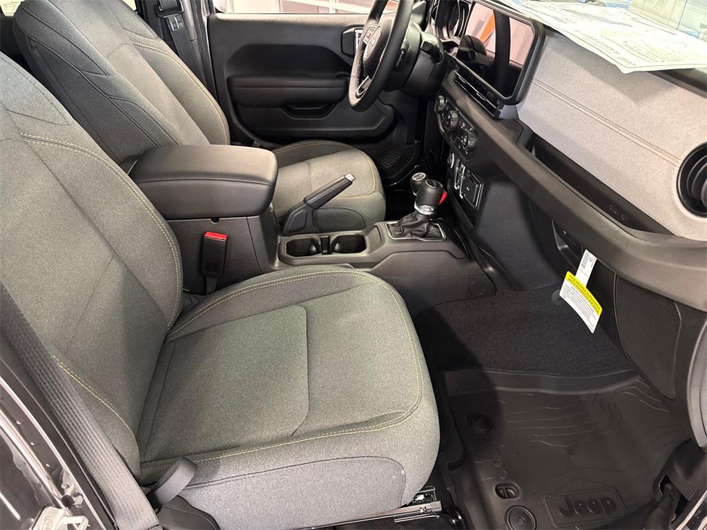 new 2025 Jeep Gladiator car, priced at $43,175