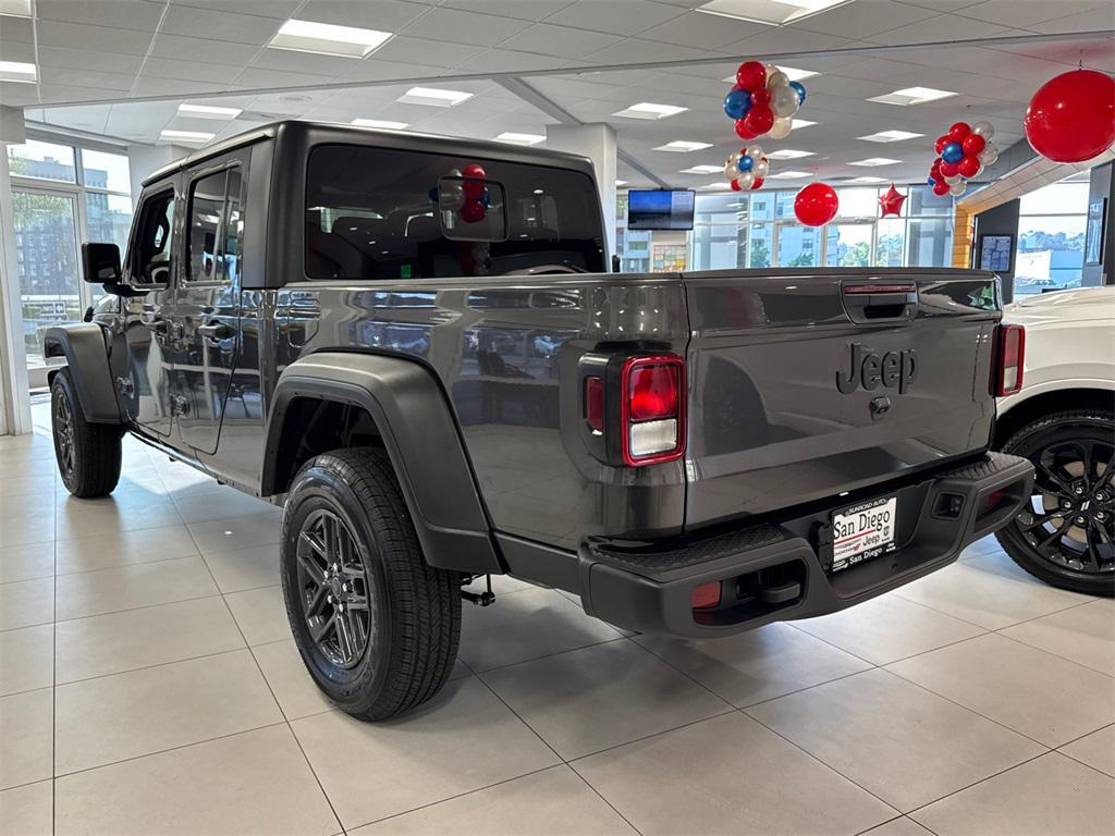 new 2025 Jeep Gladiator car, priced at $43,175