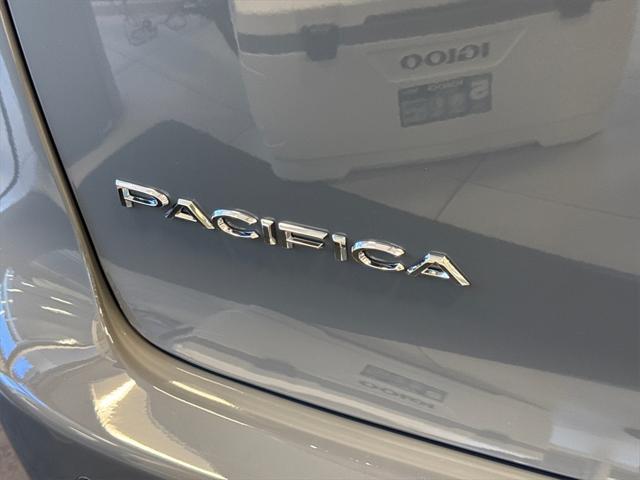 new 2025 Chrysler Pacifica Hybrid car, priced at $37,925