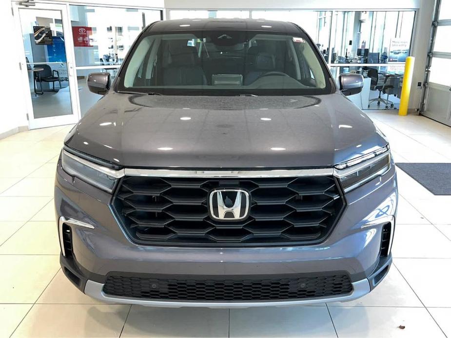 new 2025 Honda Pilot car, priced at $46,695