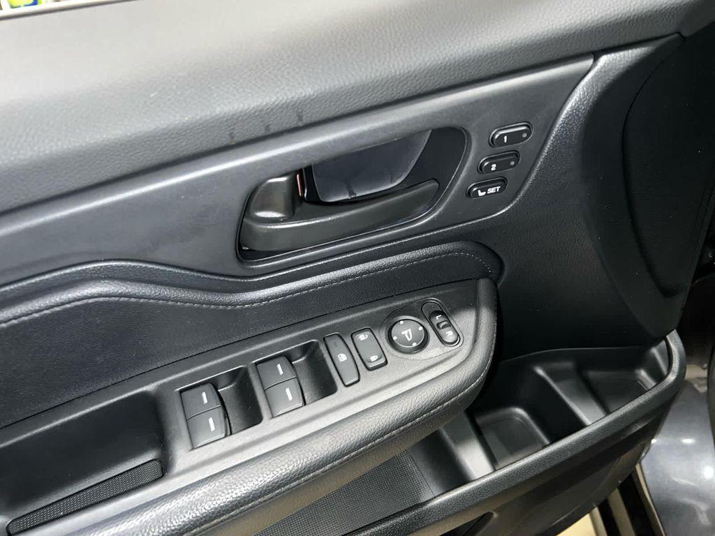 used 2023 Honda Odyssey car, priced at $37,238