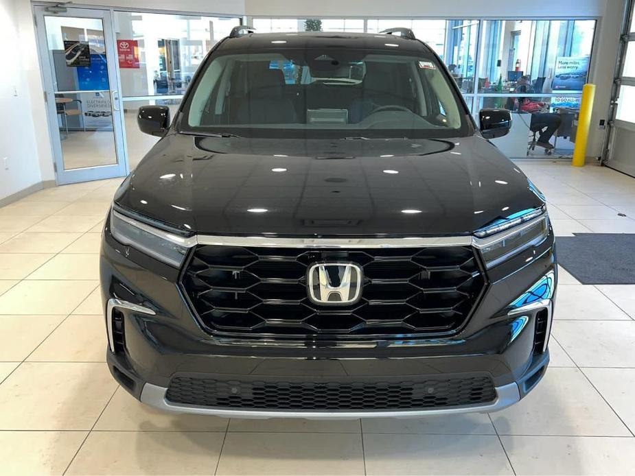 new 2025 Honda Pilot car, priced at $50,995