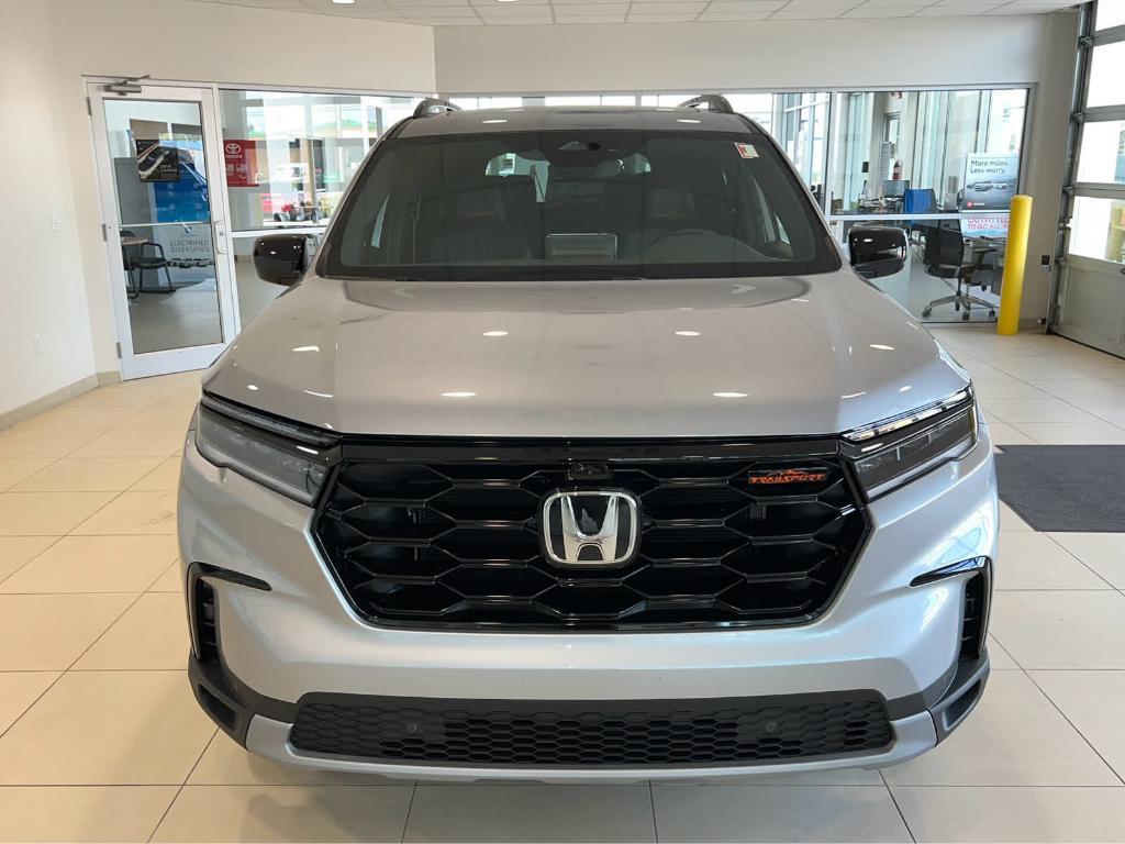 new 2025 Honda Pilot car, priced at $50,795